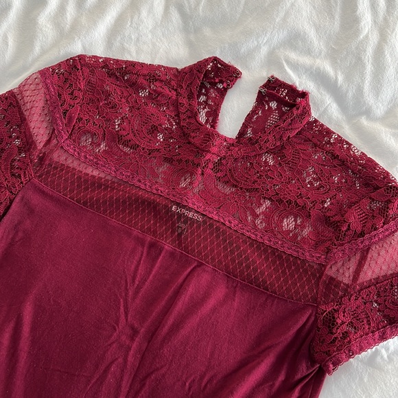 Express Lace Blouse - Picture 2 of 4